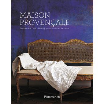 De la bastide au cabanon en passant par le mas et lamaison de village, ce livre dresse un panorama de ce quifait l'essence du style et des arts décoratifs provençaux.